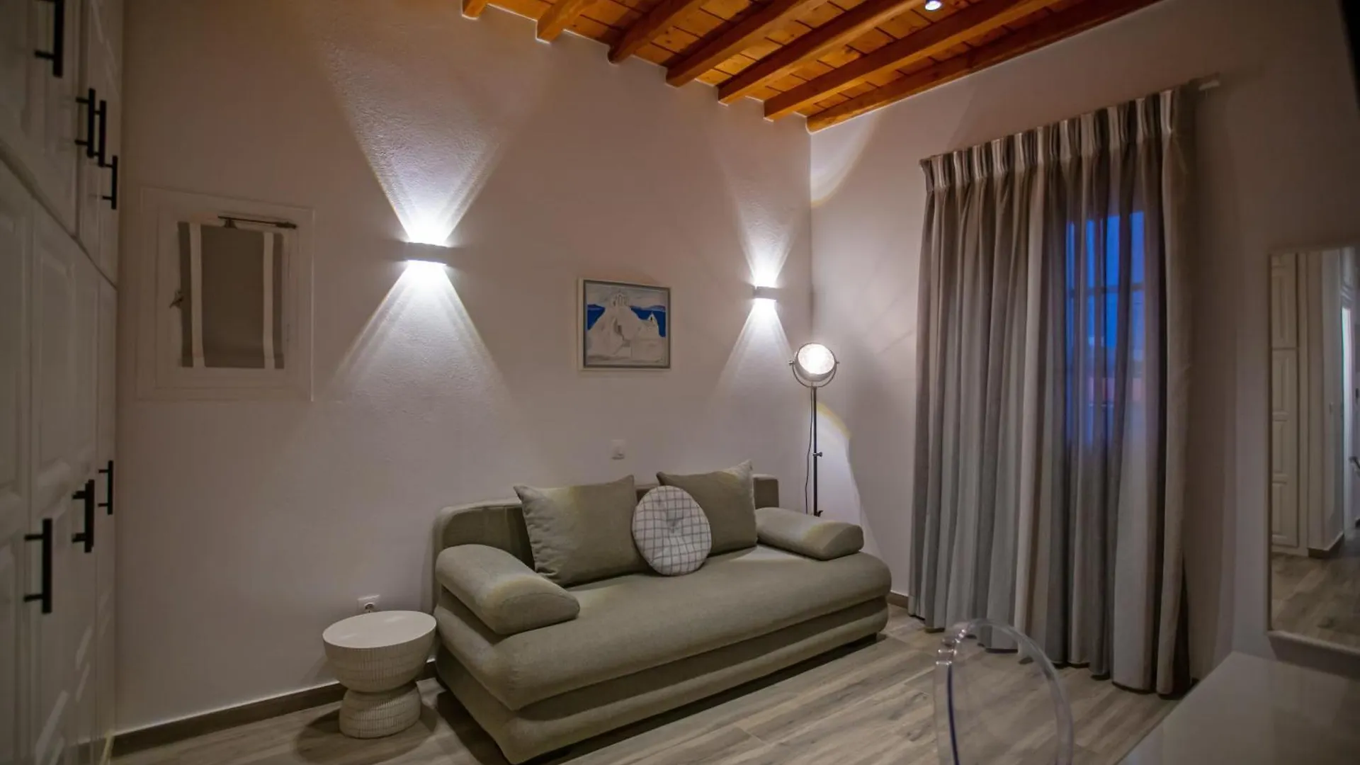 C Suites Mykonosの連絡先